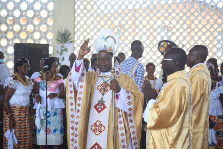 Binao/Tiassalé : La paroisse Sainte Anne a fêté ses 10 ans en présence de l’Evêque d’Agboville