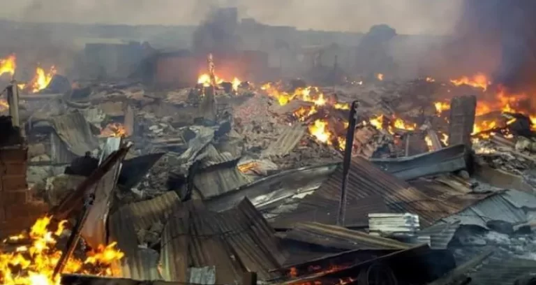 Le grand marché de Yamoussoukro brûle pour la 9e fois, une vingtaine de magasins partis en fumée