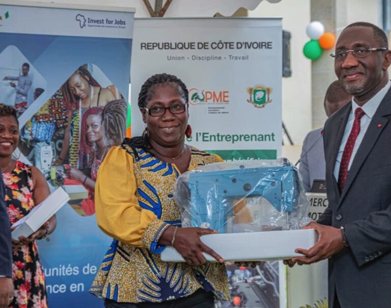 Projet d’appui à la structuration des entreprenants : 1 000 acteurs du secteur informel reçoivent des équipements
